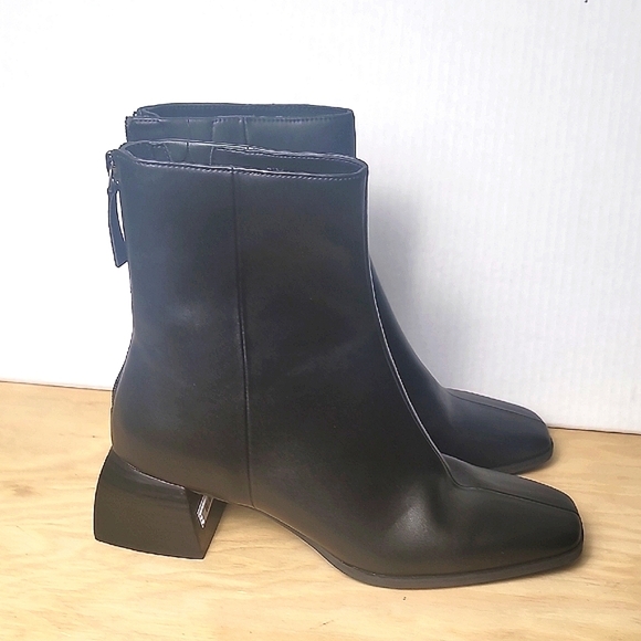 Linea Paolo SAYLOR Block Heel Leather Sleek Black Ankle Booties - Picture 1 of 10